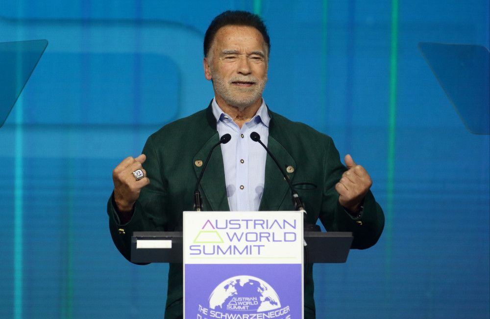Arnold Schwarzenegger enthüllt Reaktion auf Nacktszene seines Sohnes Patrick in ‚White Lotus‘