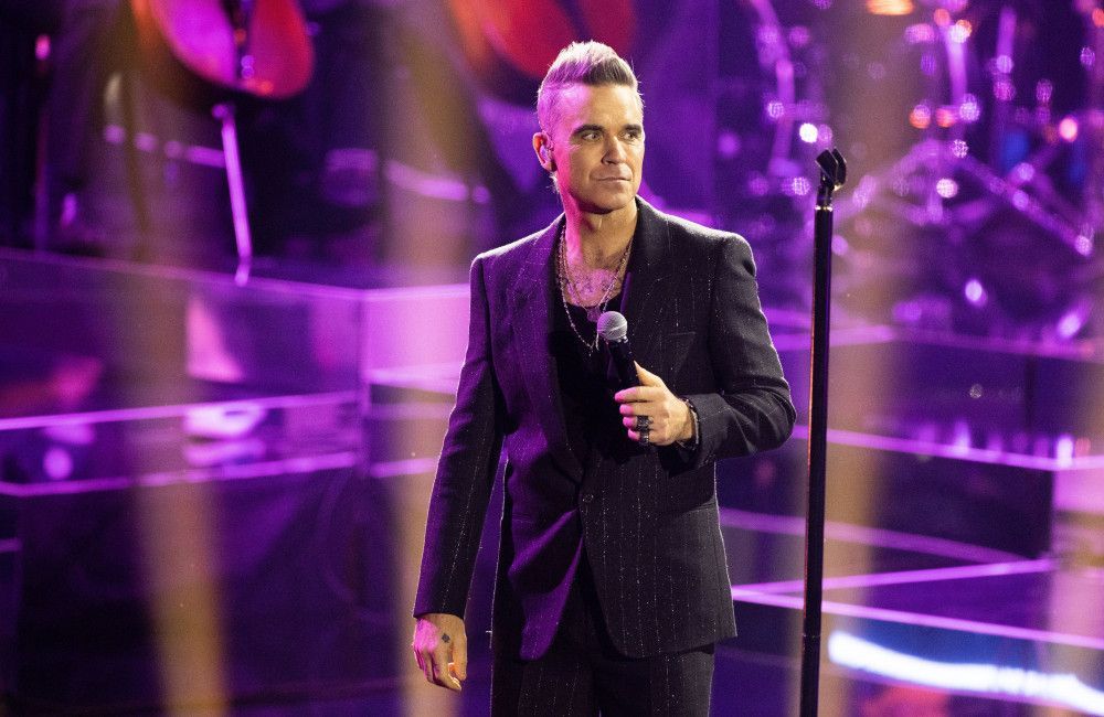 Robbie Williams has jokingly removed himself from the running to be next James Bond
