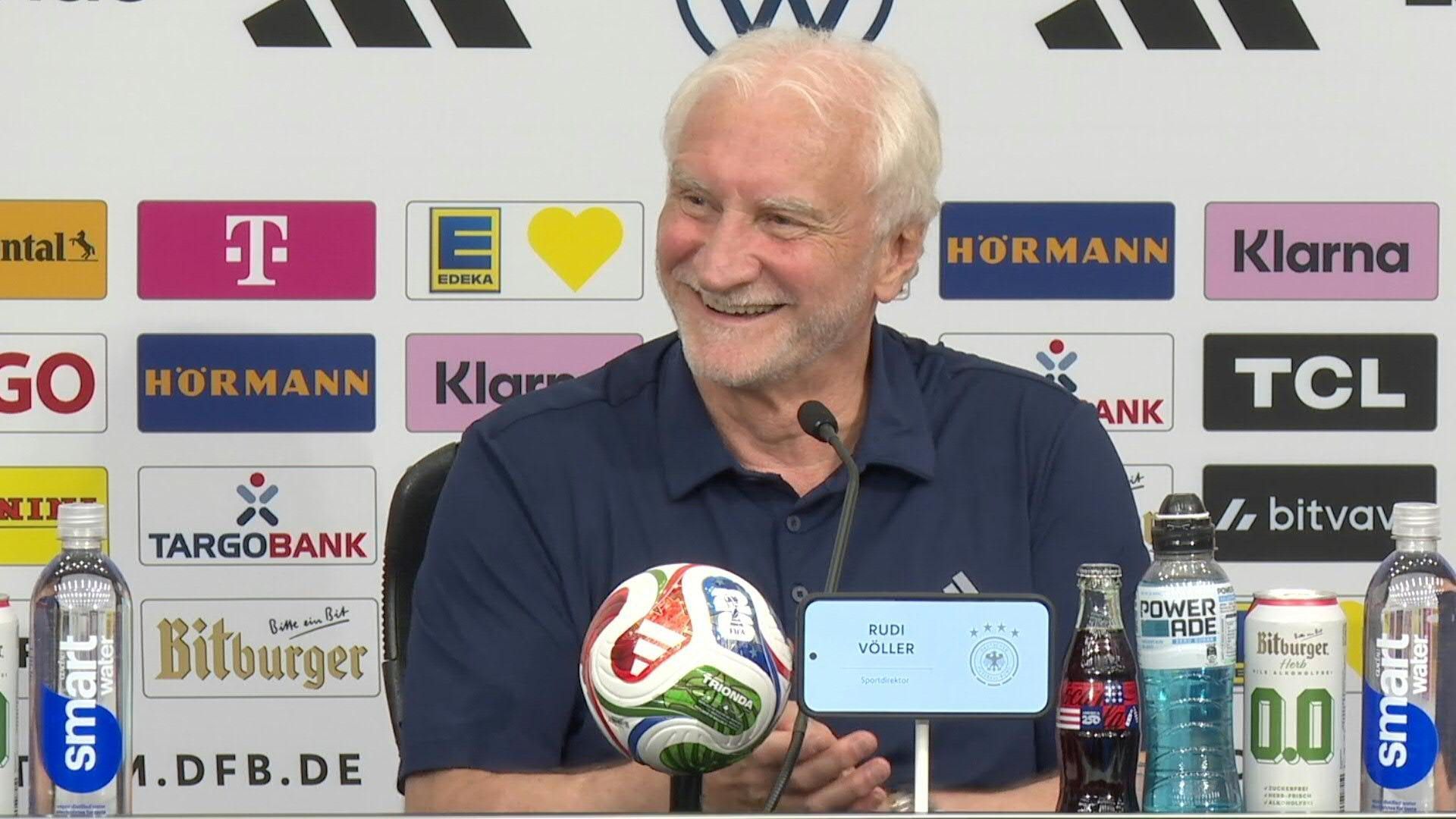 Video: Völler klatscht: US-Reporter stellt Frage auf Deutsch
