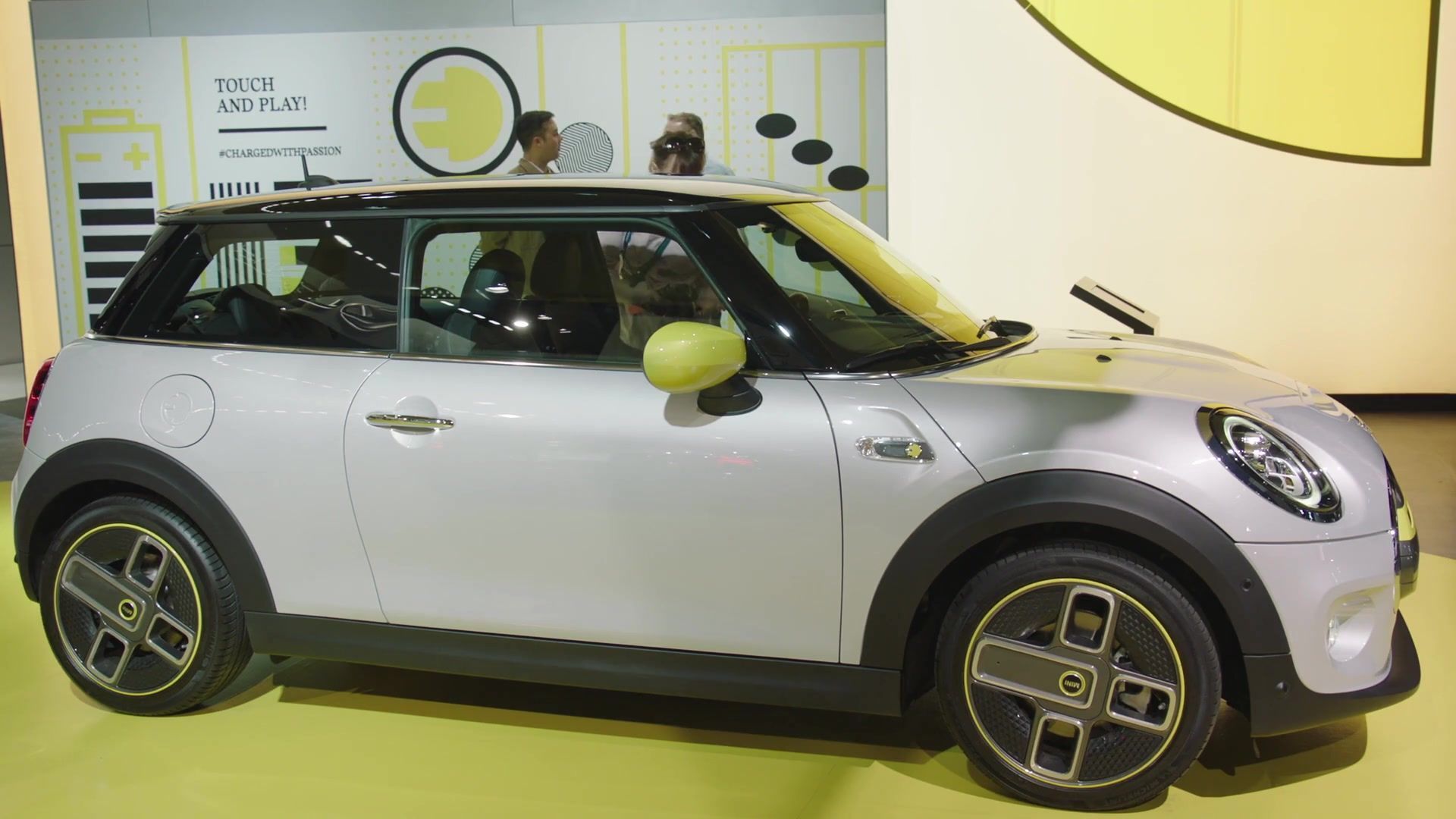 The new MINI Cooper SE at LA Auto Show 2019