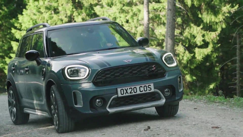 MINI Cooper S Countryman ALL 4 Driving Video