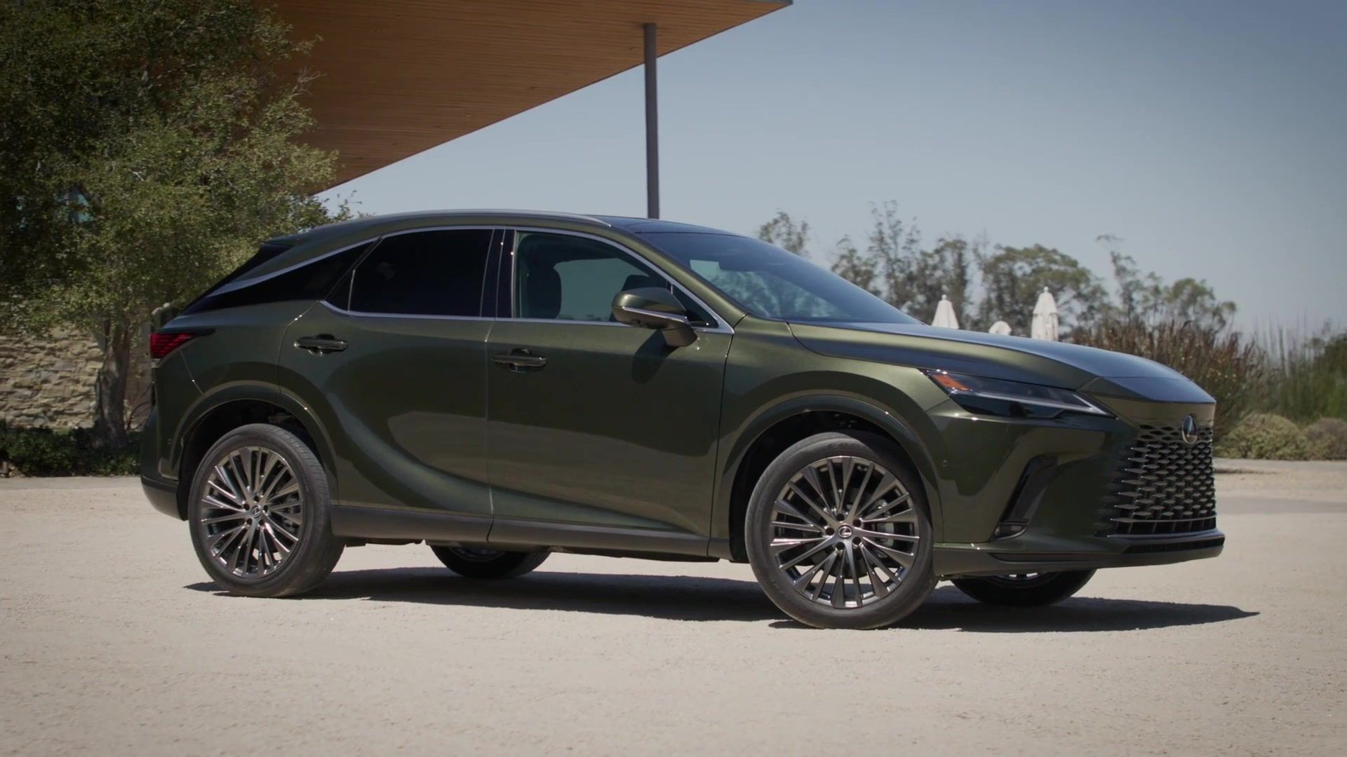 2023 Lexus RX 350h AWD Luxury Design Preview in Nori Green Pearl