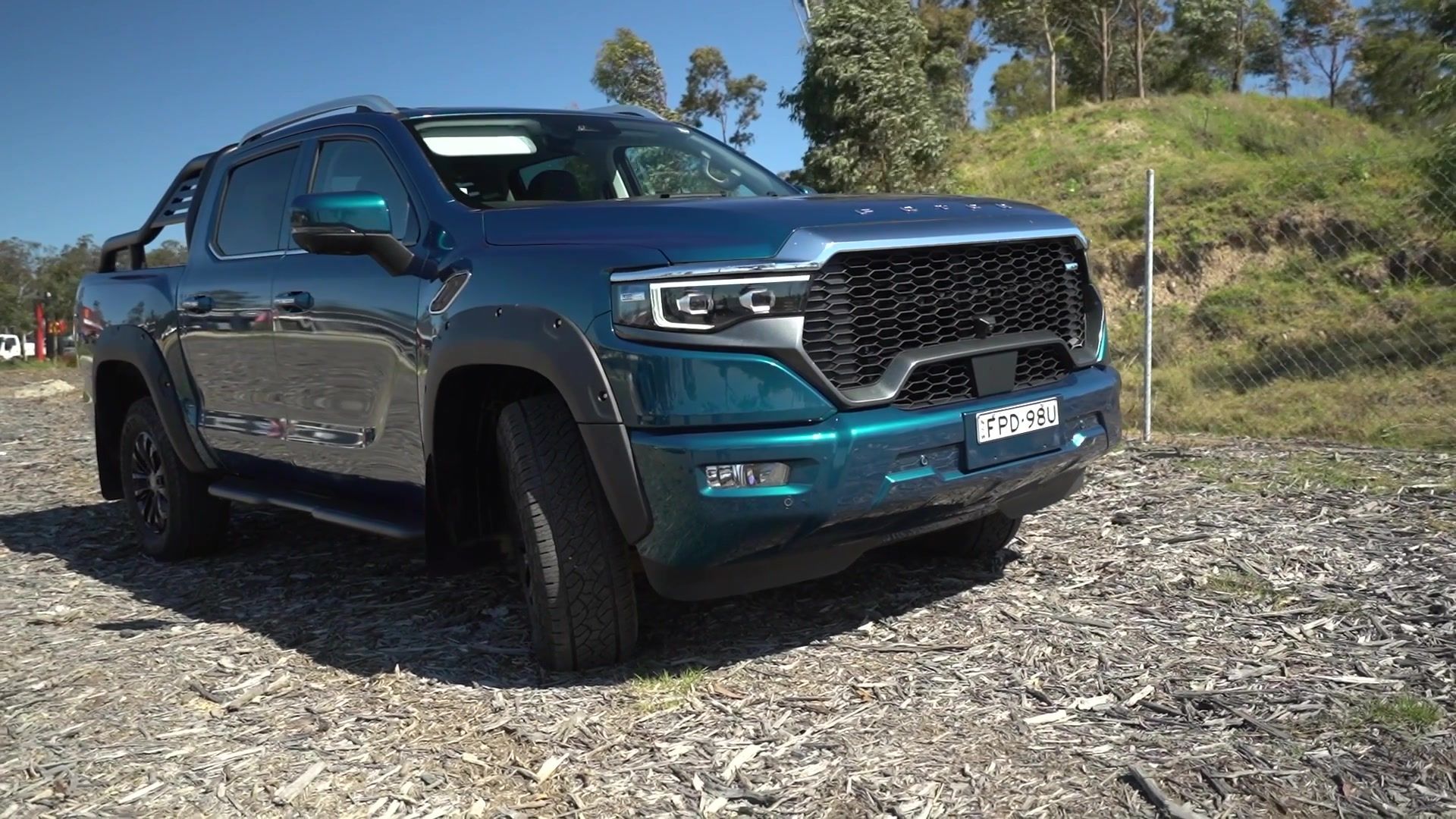 All-new Foton Tunland V9-S 4x4 in Green Driving Video