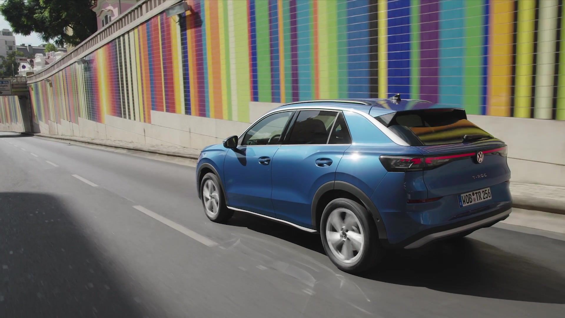The new Volkswagen T-Roc in Celestial Blue Metallic Driving Video