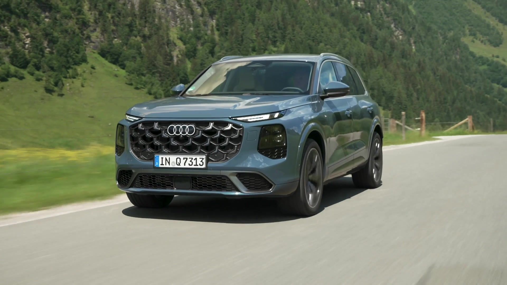 New Audi Q7 - Driving Behavior - Comfortable, Sporty, and Confident