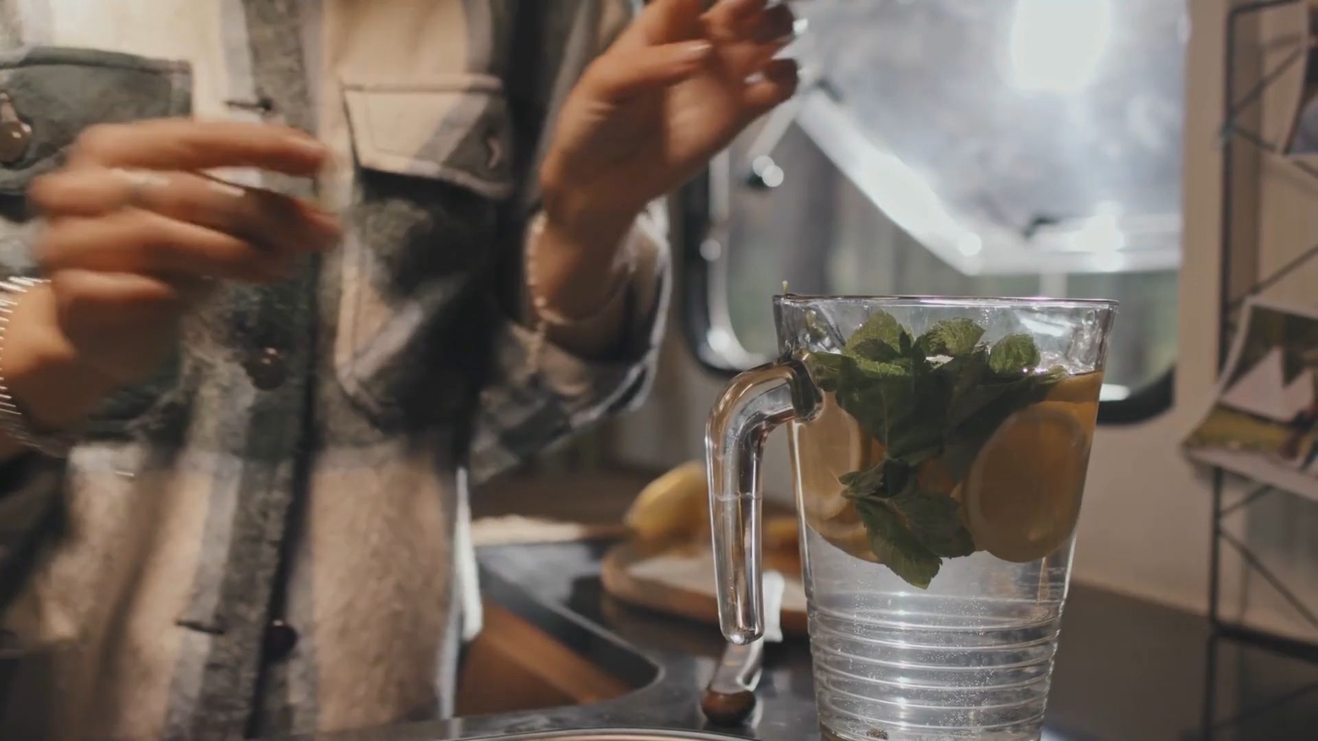 Summer: Why Lemon Water is So Healthy!