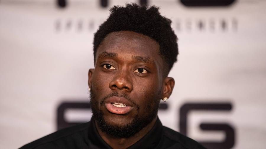FC Bayern München: Alphonso Davies spricht über seine Zukunft