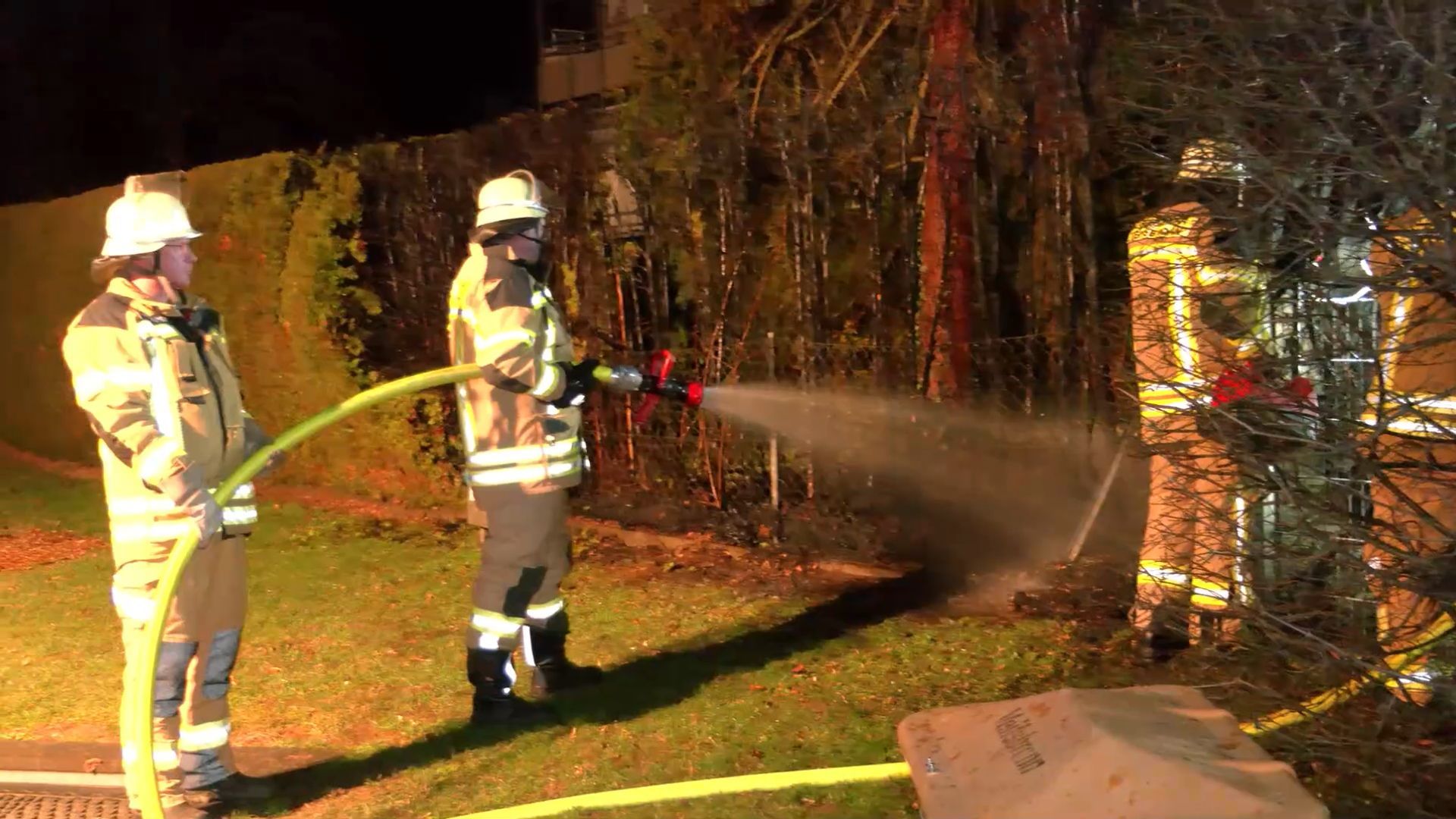 Feuerwehreinsatz vor Silvester: Polizei vermutet Feuerwerksbrand