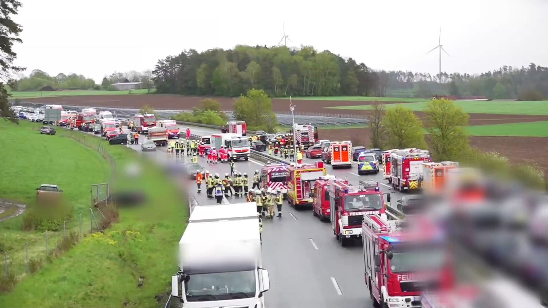 A70 im Kreis Kulmbach: Massenkarambolage nach Eisregen mit etwa 20 Verletzten