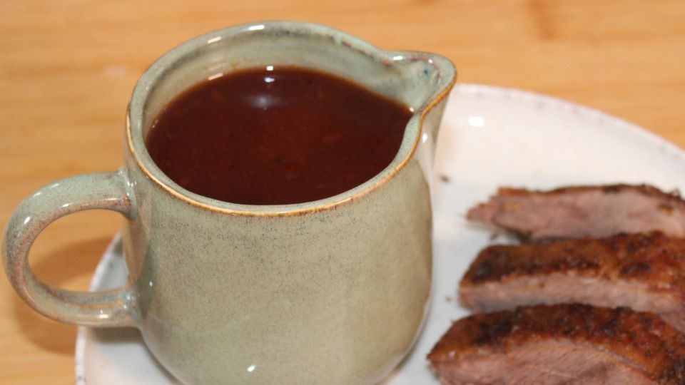 Simple holiday sauce made quickly: Perfect for goose or crispy duck
