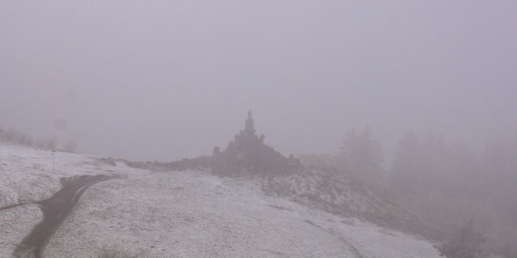 Temperaturen sinken: Schnee und Eis auf dem höchsten Berg der Rhön