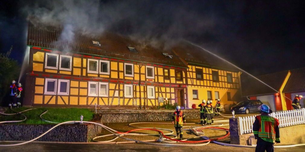 Kräfteraubender Einsatz: Fachwerkhaus in Nieder-Moos stand in Vollbrand