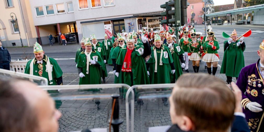 ROMO-Auftakt: Die Narren stürmen wieder die Stadtwache