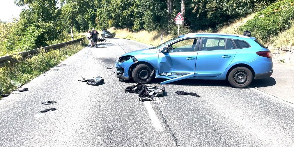 Motorowerzysta ciężko ranny, przewieziony helikopterem do szpitala