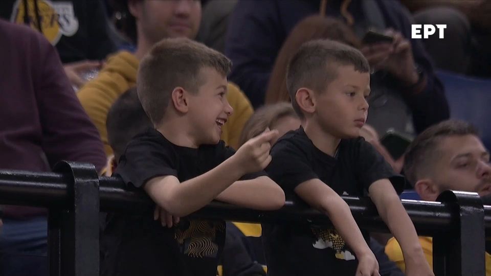 6 / 10: ΑΕΚ - ΠΑΟΚ | Οι Ενωσίτες γέμισαν το κλειστό των Άνω Λιοσίων 