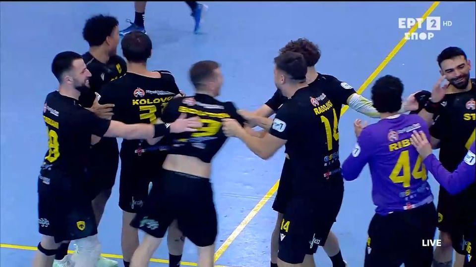 Οι έξαλλοι πανηγυρισμοί των παικτών της ΑΕΚ για την πρόκριση στους τελικούς (VIDEO)