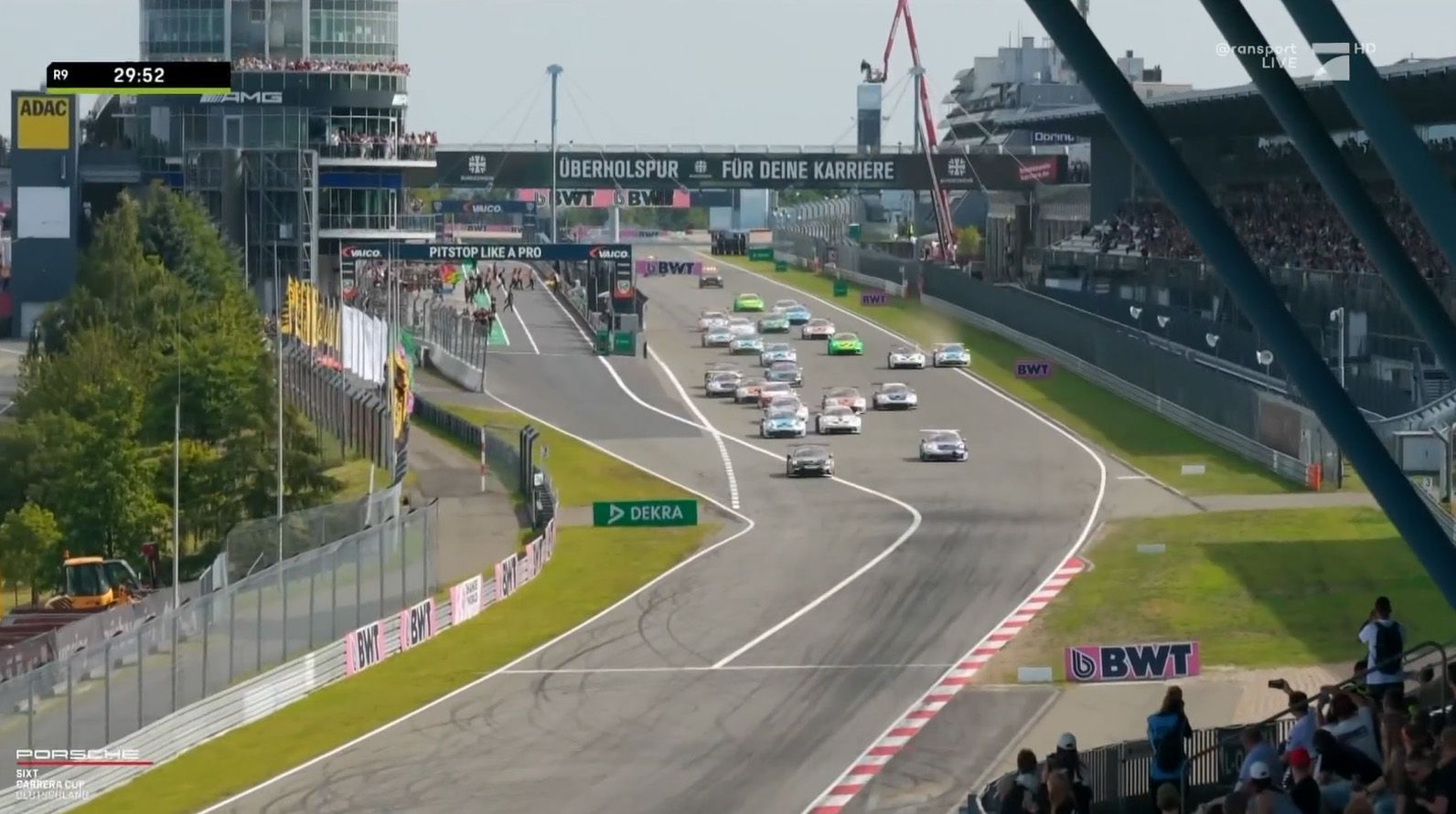 Porsche Sixt Carrera Cup: HIGHLIGHTS – Deutscher Youngster jubelt am Nürburgring