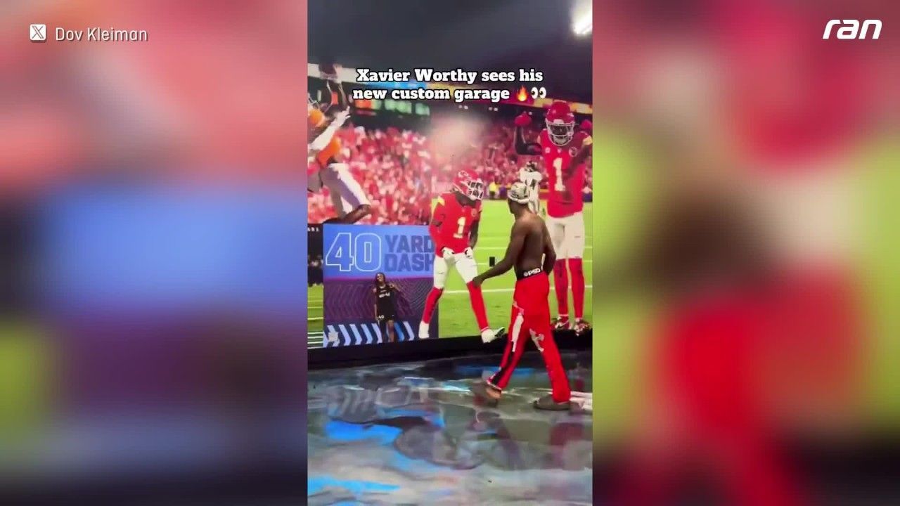 NFL: Star der Kansas City Chiefs zeigt seine absurde Garage – wie ein Museum!