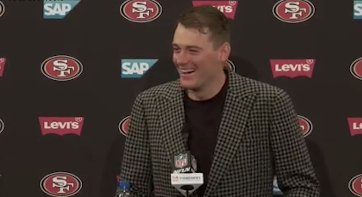 NFL: Mac Jones total „awkward“ – Lacher irritiert Netz