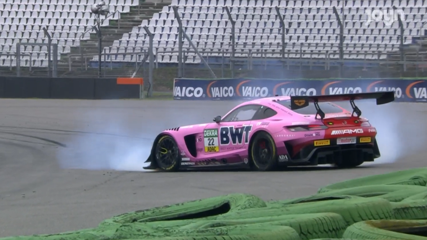 Wie bitter! DTM-Führender Auer fliegt von der Strecke – Titeltraum futsch?