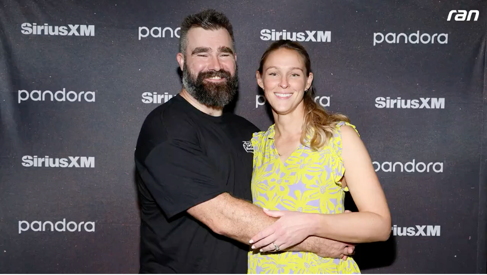 NFL – Taylor-Swift-Song: Kelce-Frau trollt Jason wegen Intimbereich