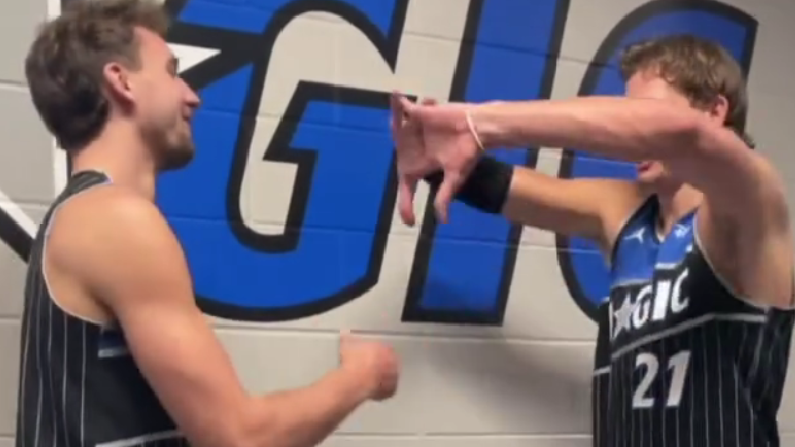 NBA – Wagner-Brüder gehen mit kuriosem Jubel viral: Melk die Kuh