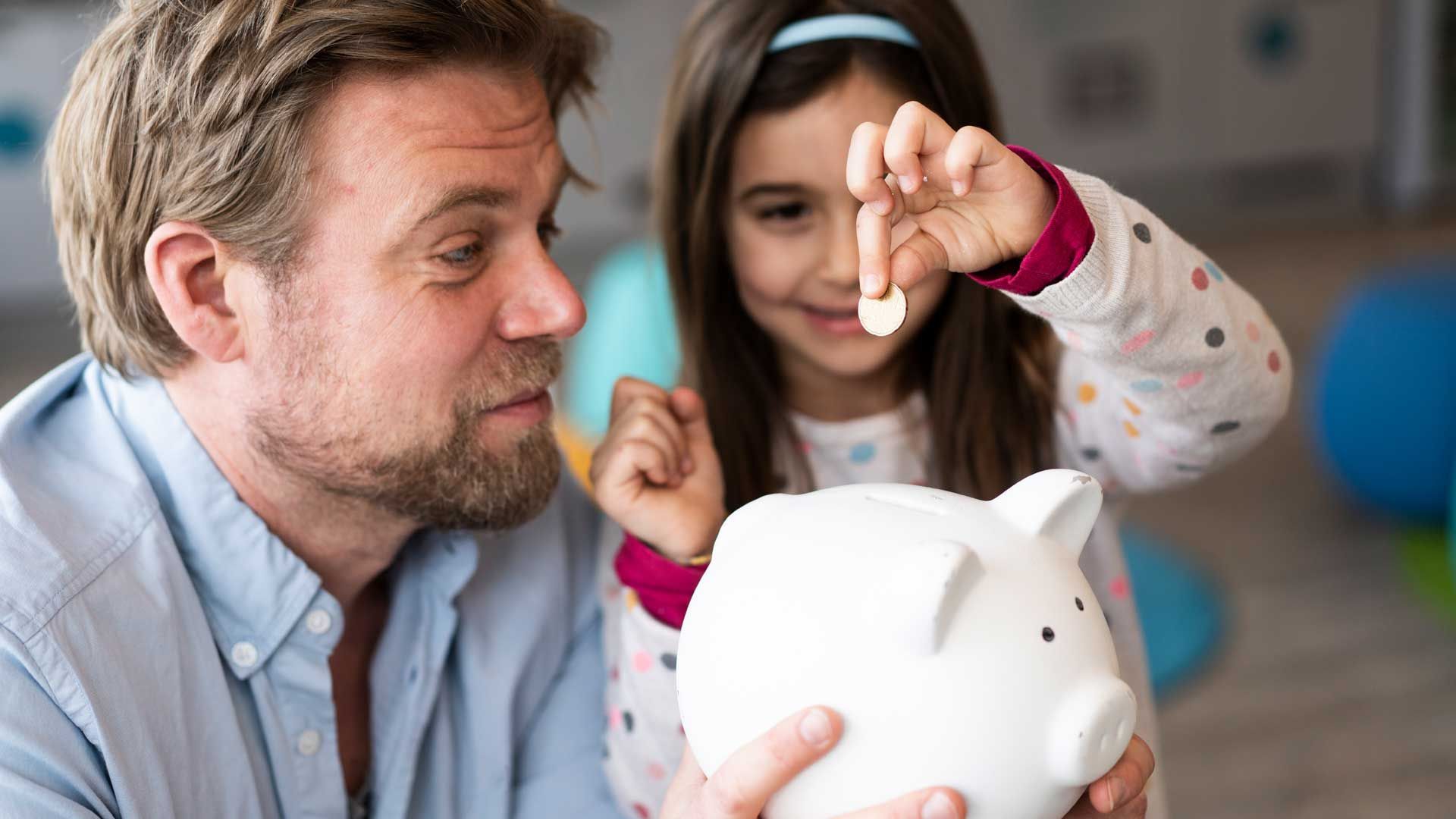 Kindergeld & Bonus: Warum Eltern im Juni geduldig sein müssen!