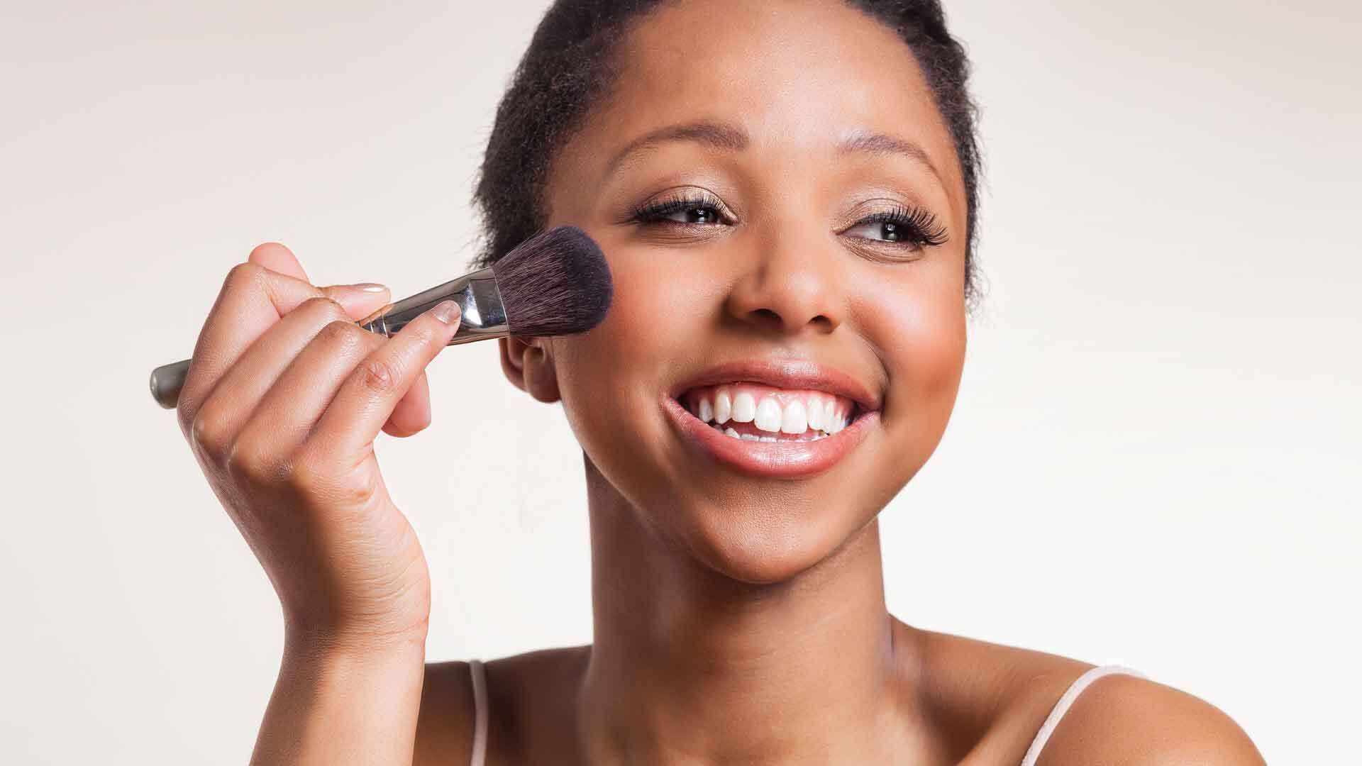 Applying blush: Only beauty professionals know these two tricks