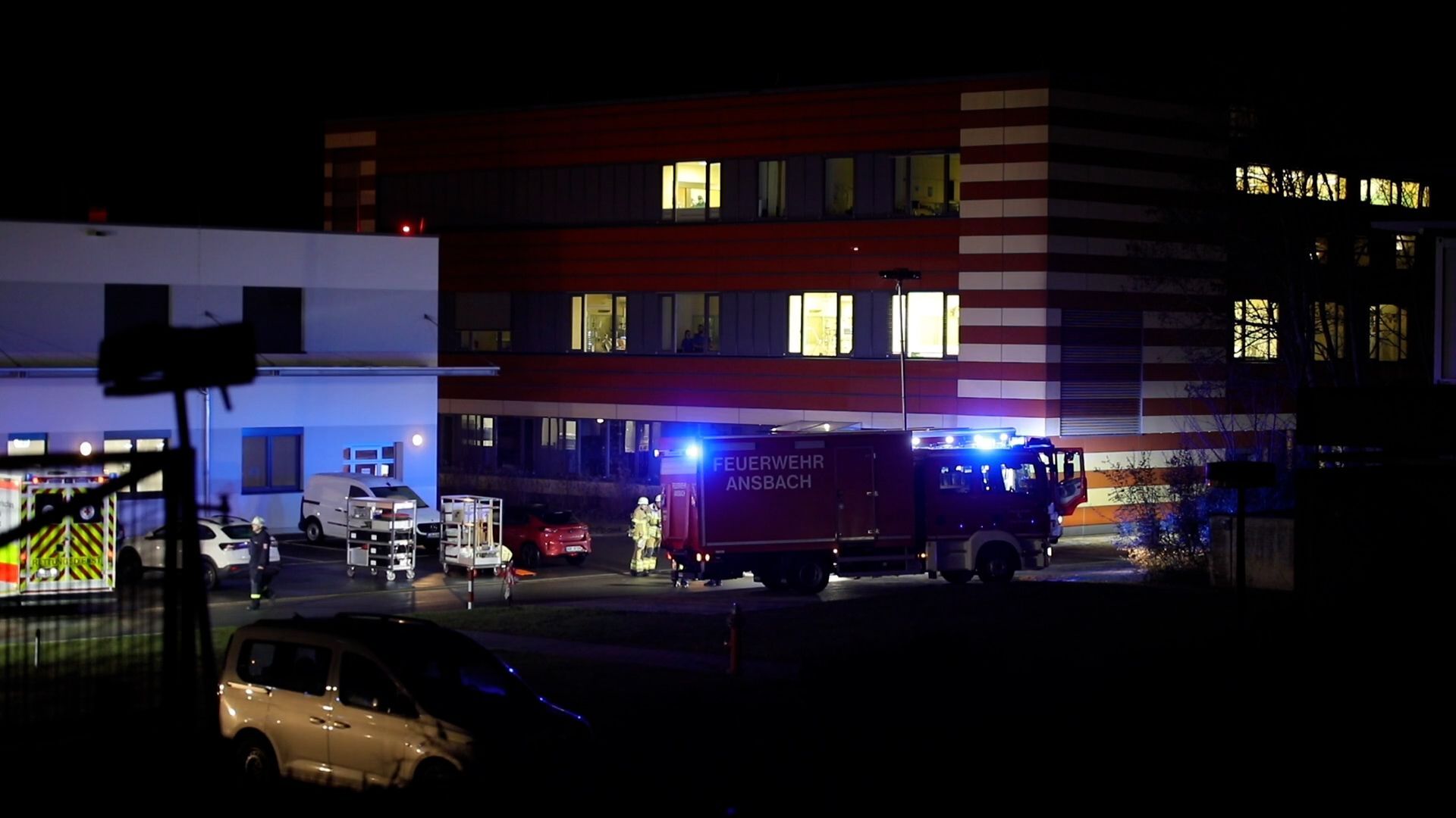 ABC-Einsatz in Klinik: Vermeintlicher Gefahrenstoff im OP-Saal in Mittelfranken verschüttet
