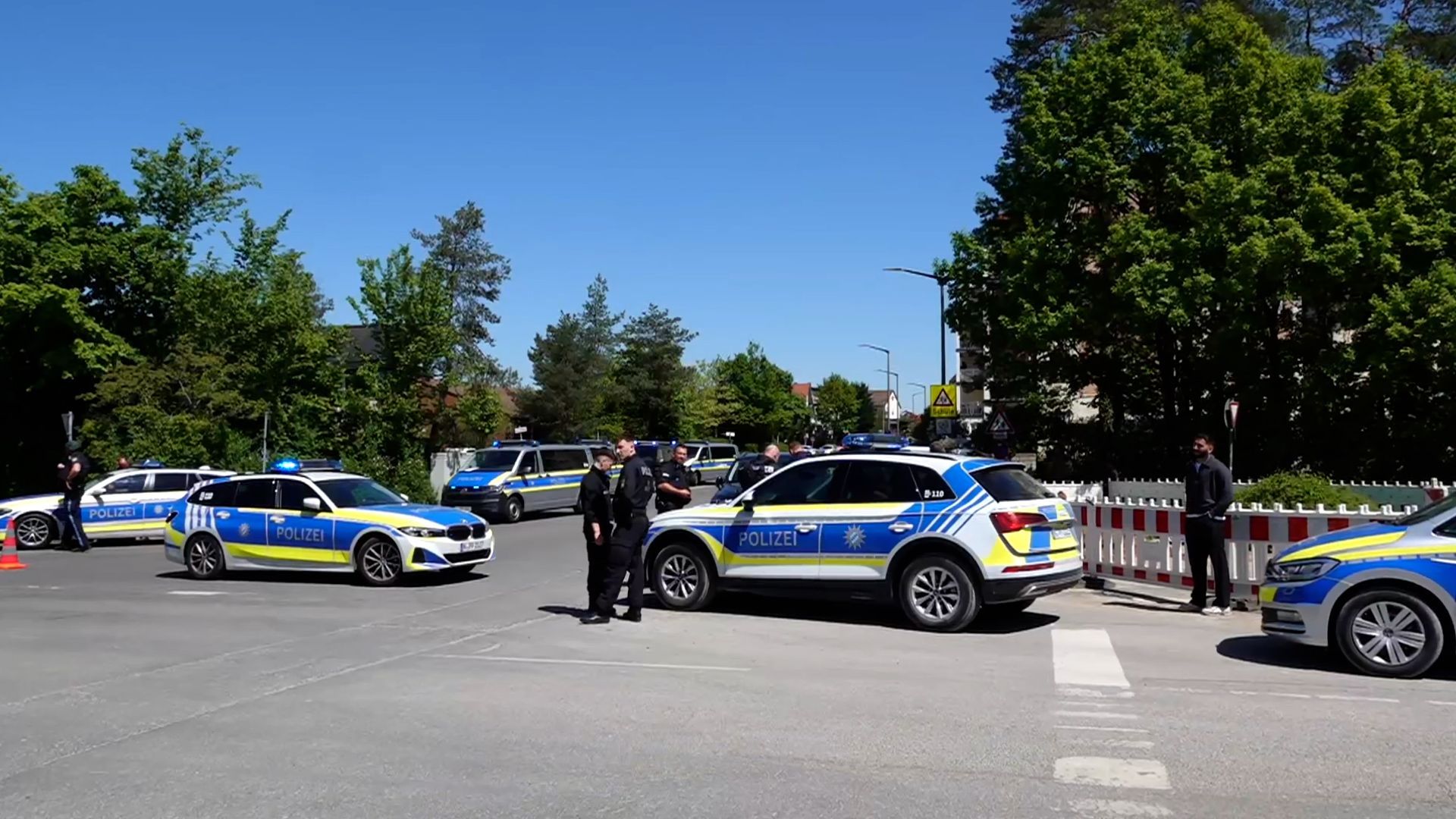Video: Großeinsatz in Schule in Roth: Verdächtige Person gemeldet