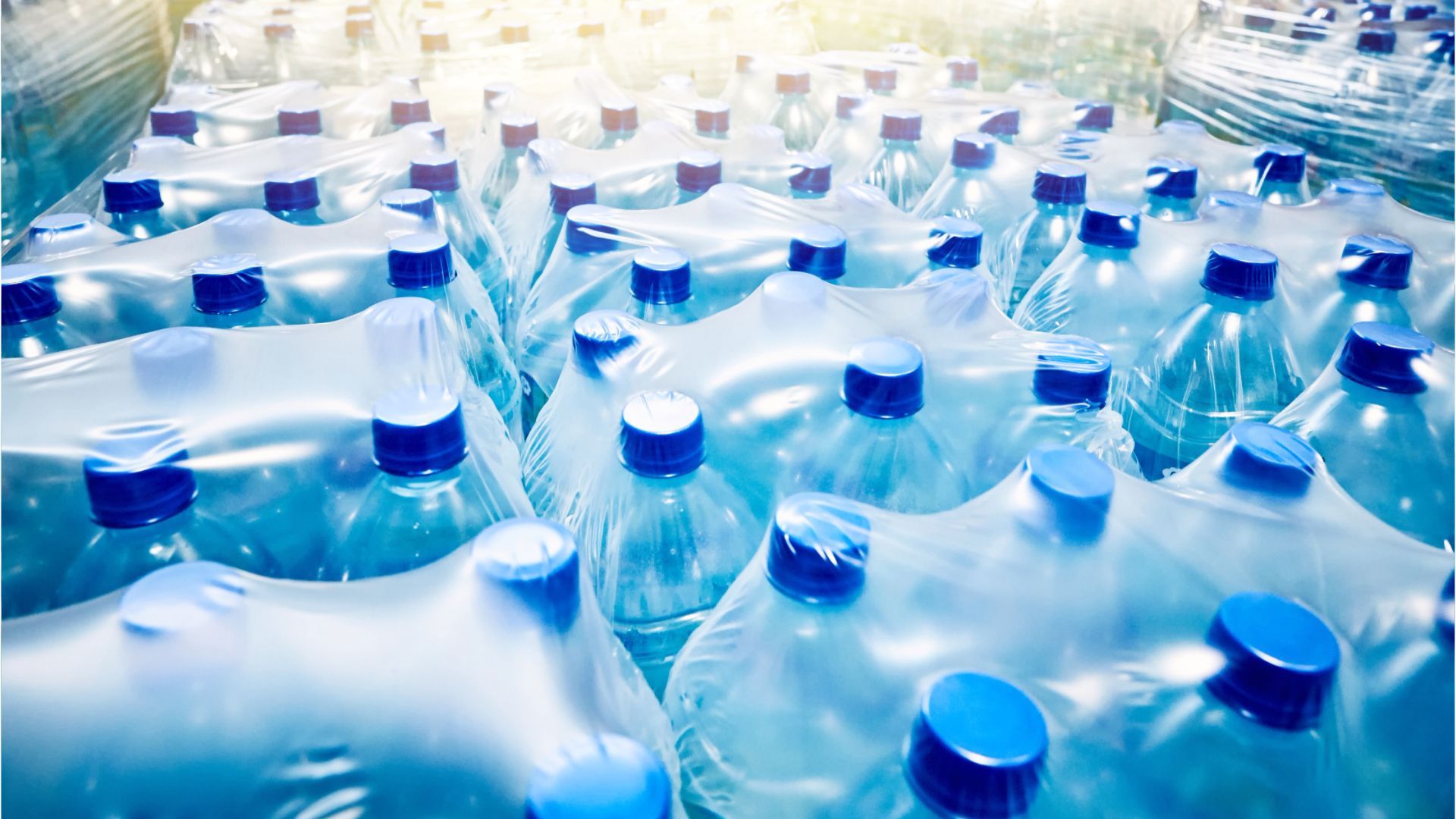 Still und spritzig: Wasser-Rückruf bei Supermarkt-Eigenmarken wegen bakterieller Verunreinigung