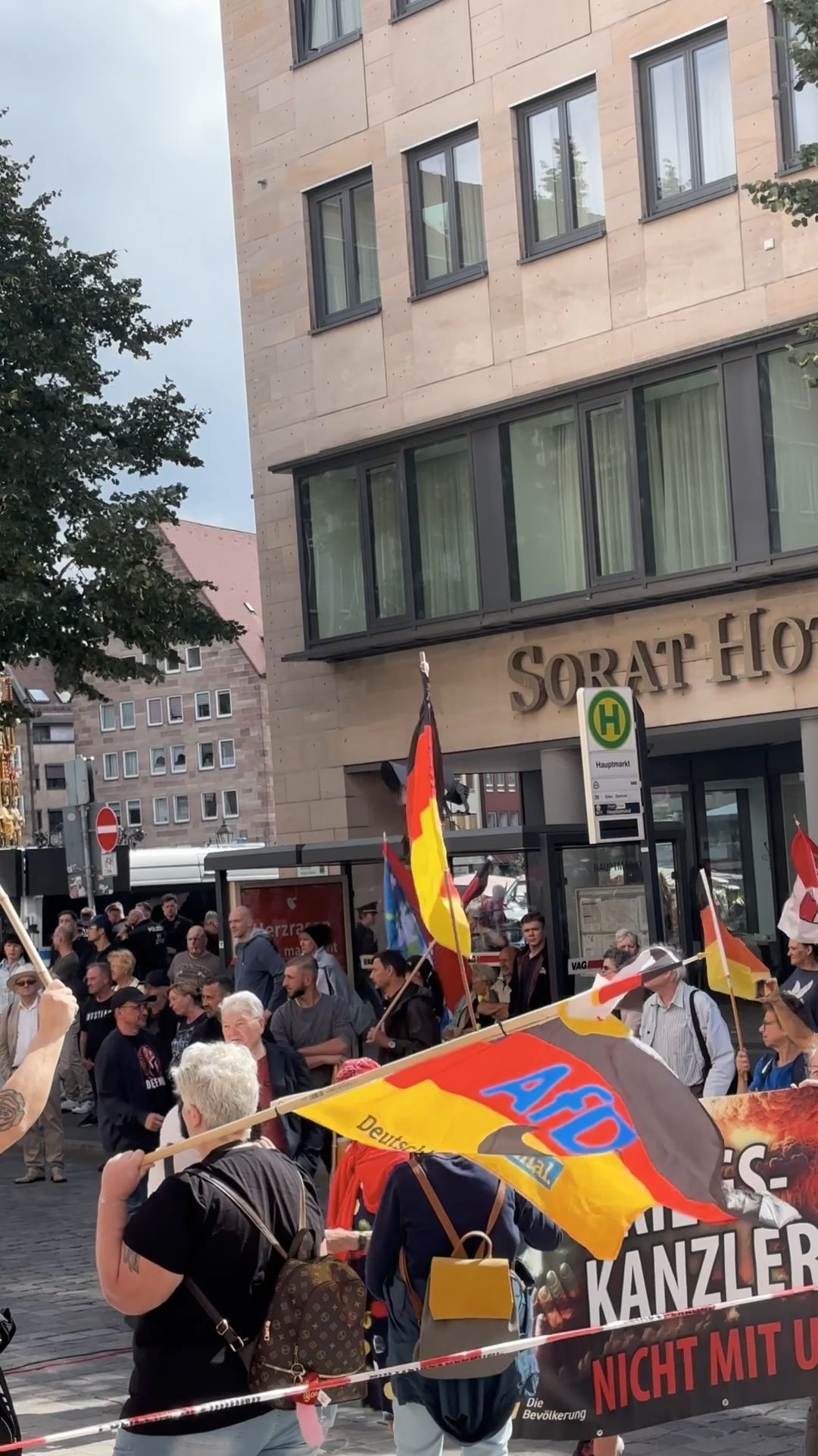Video: Erneut zieht rechte Demo durch Nürnberg