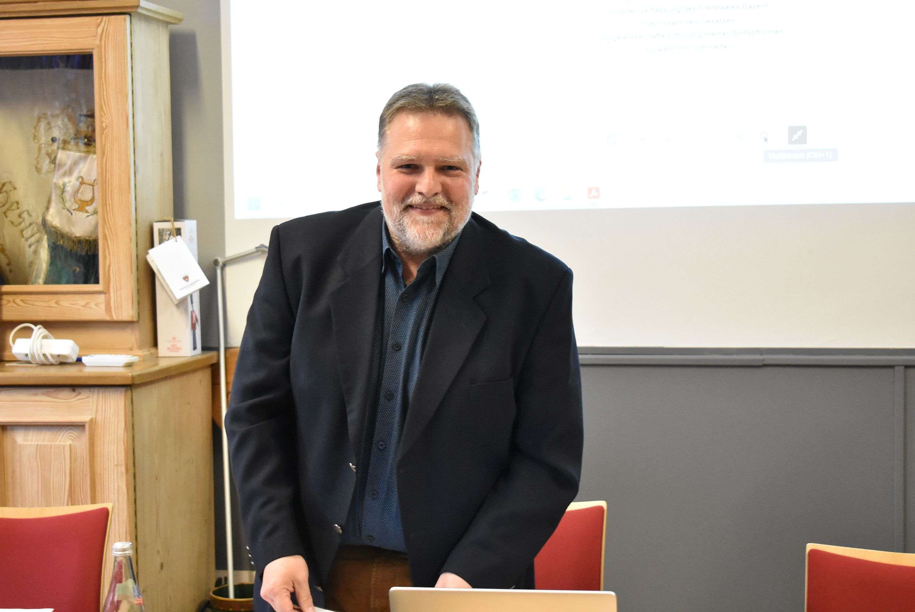 Video: 100 Tage im Amt: Weißenohes Bürgermeister Daniel Trübenbach