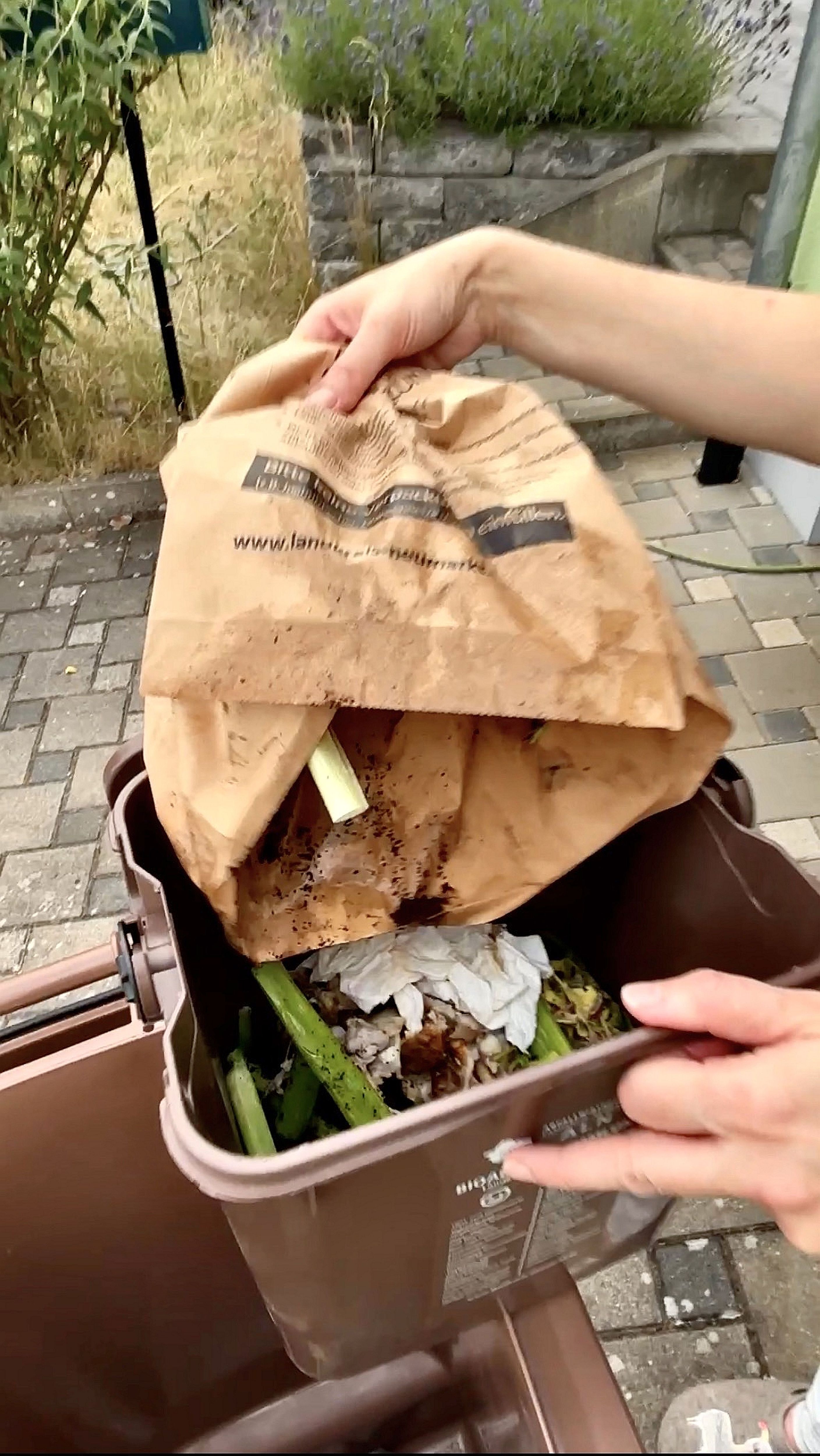 Video: Diesen Fehler machen viele Neumarkter beim Befüllen der Biotonne