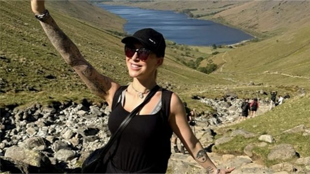 Influencerin gibt 160.000 Dollar aus, um Schönheits-Ops rückgängig zu machen