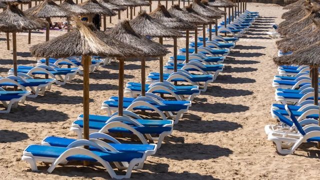 An einem der beliebtesten Urlaubsorte der Deutschen kostet eine Sonnenliege am Tag bis zu 1200 Euro