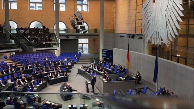 Video: Bundestag beschließt 524 Milliarden Euro schweren Haushalt für 2026