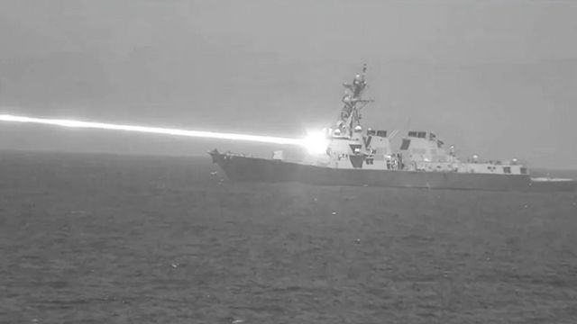 USA testen Hightech-Laser: Zerstörer holt Drohnen mit Lichtstrahl vom Himmel