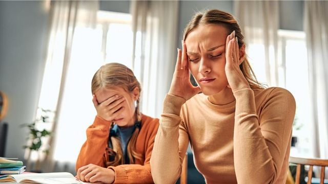 Video: Mutter genervt von Schulerwartungen