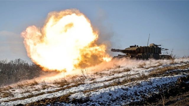 Leopard-Panzer kassiert 52 russische Treffer – doch Ukrainer starten Motor und fahren einfach weg