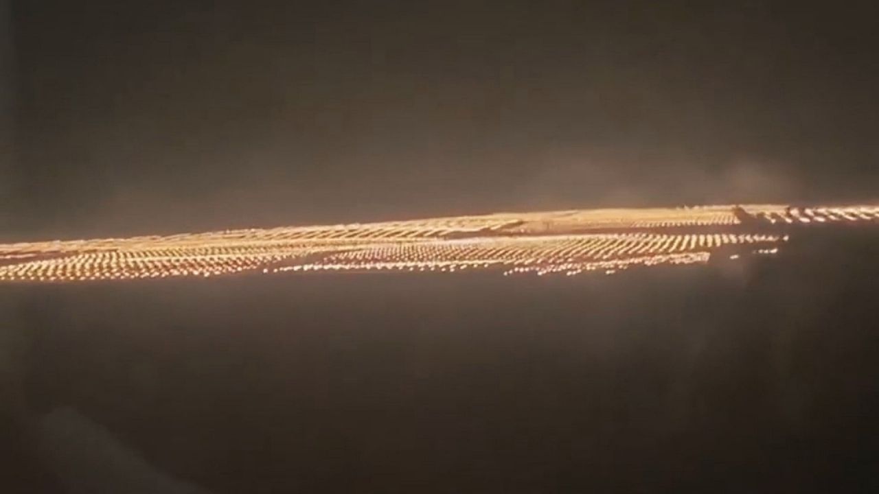 Nacht wird zum Tag: Lichtermeer verblüfft Zugreisende