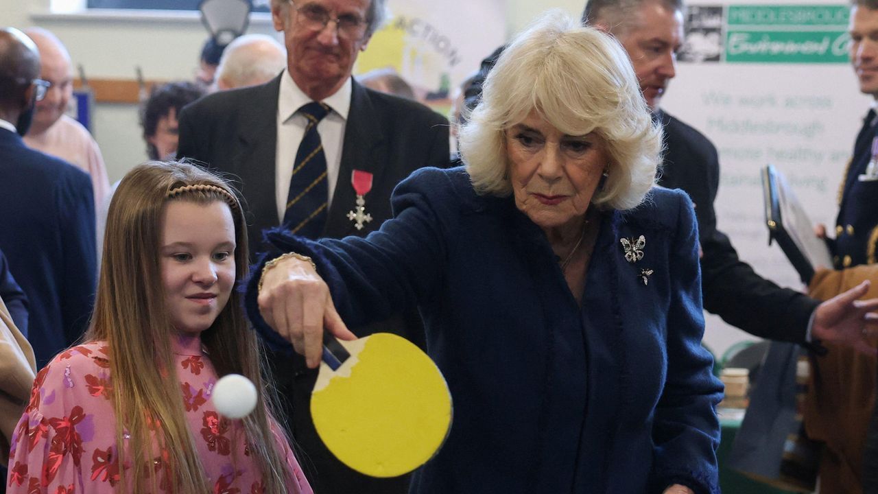 Charles und Camilla in Middlesbrough: Königin liefert sich Tischtennismatch