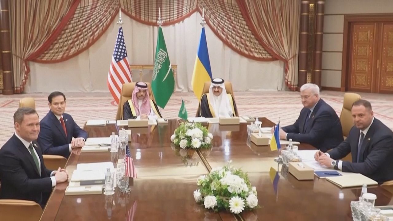 Ohne Selenskyj und Trump: Gespräche zwischen USA und Ukraine haben begonnen