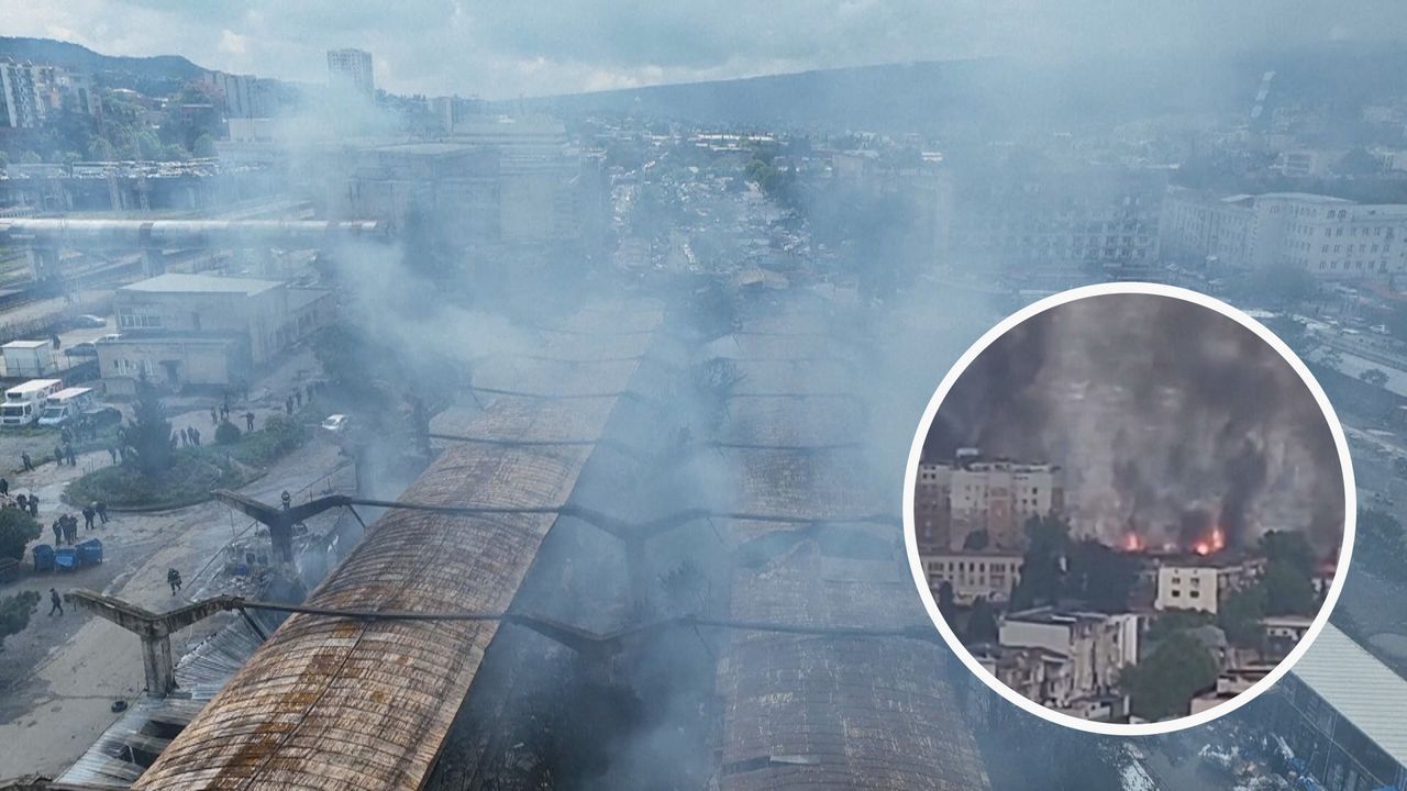 Gewaltige Rauchsäule über Tiflis: Großbrand in Markt ausgebrochen