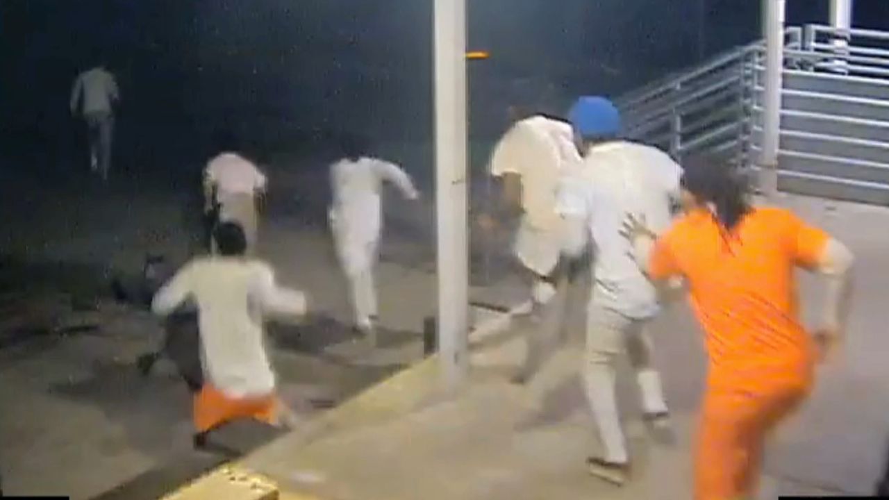 Video: Loch in die Wand geschlagen: Zehn Häftlinge brechen aus US-Gefängnis aus
