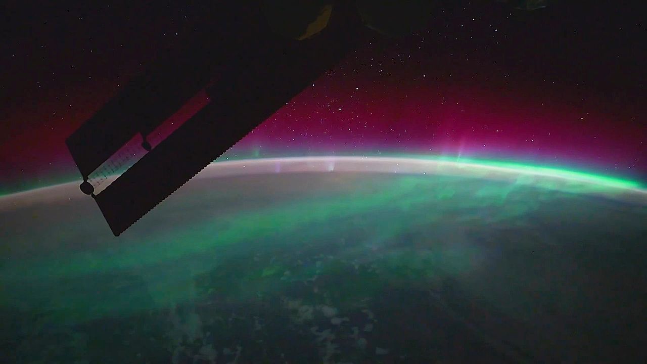 Video: Leuchten im Weltall: Astronaut filmt Polarlichter über Südostasien und Australien