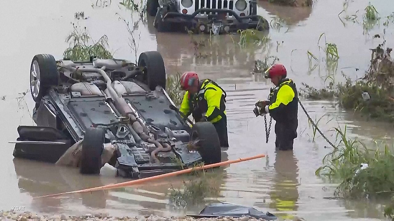 Floods in Texas: At Least Five Dead in San Antonio