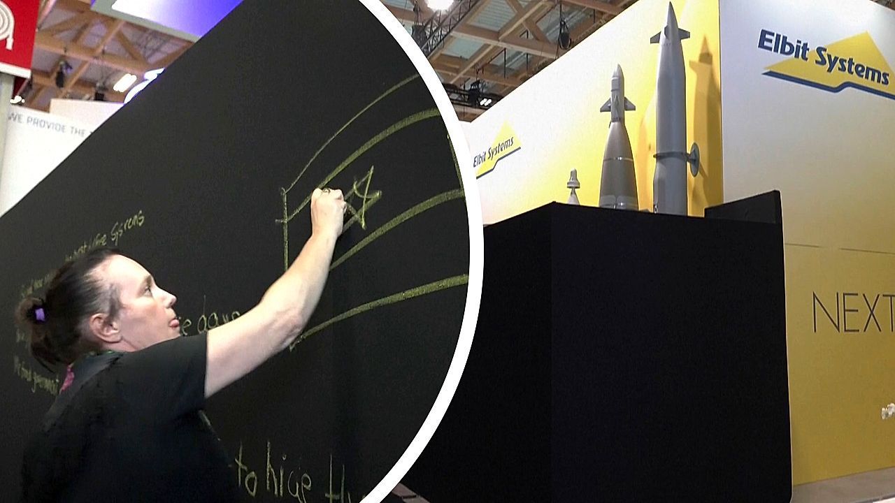 Israelische Pavillons auf Luftfahrtmesse in Paris verhüllt – Empörung in Israel
