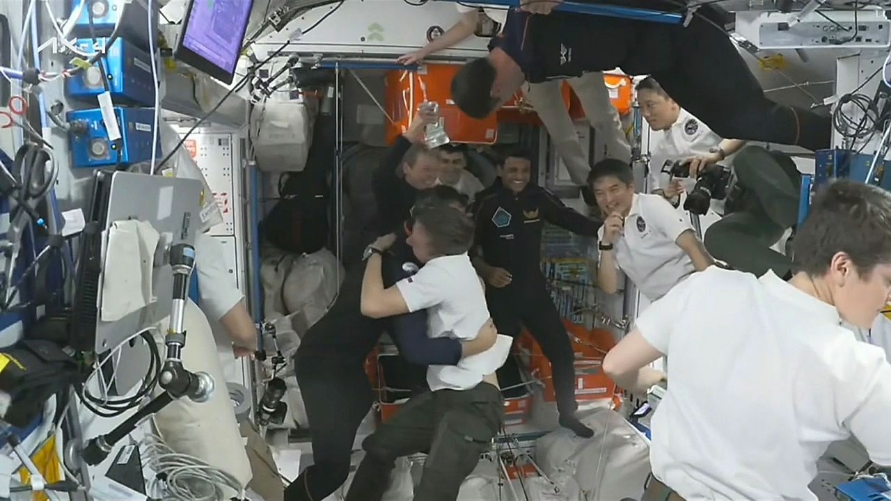 „Ax-4“ erreicht ISS: SpaceX bringt internationale Crew ins All