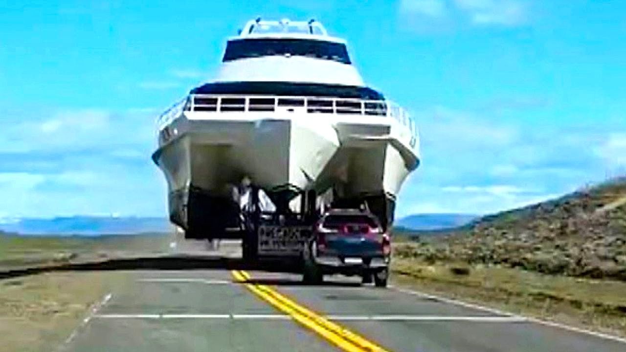Video: Huge catamaran blocks road as startled drivers pull over in Argentina